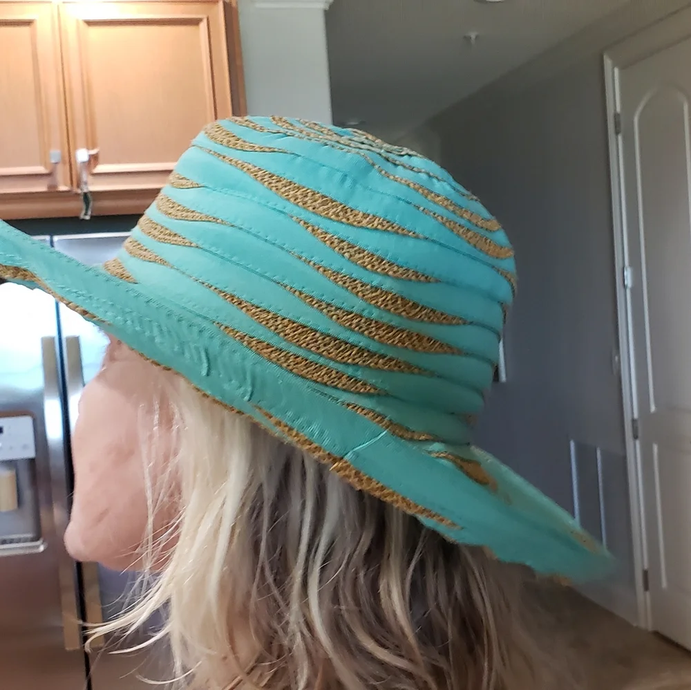 Straw Hat by Som Her - Picture 3 of 4